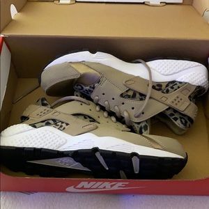 nike huarache cheetah print